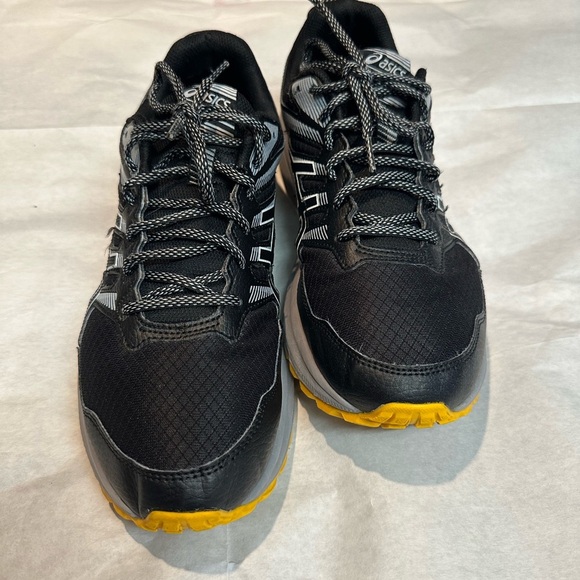 ASICS Black and Gray Sneakers with Yellow Soles - Picture 8 of 11